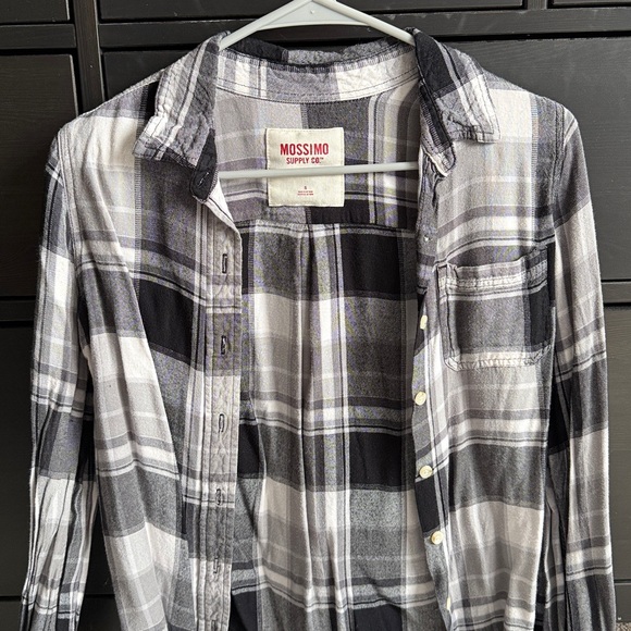 Mossimo (Target) plaid button down - Picture 2 of 4